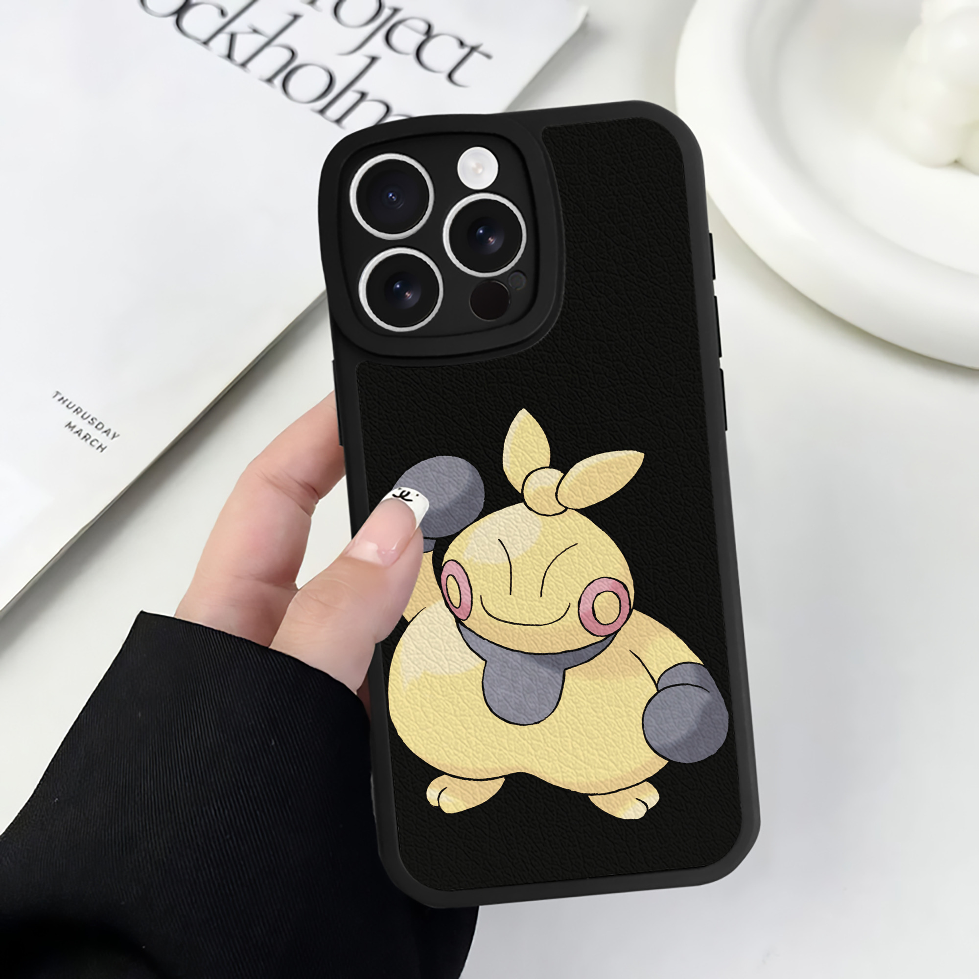 （画像用） ポケットモンスター Pokémon 【iPhone 16シリーズ対応】シリコンスマホケース（レザー調） 材質：シリコン